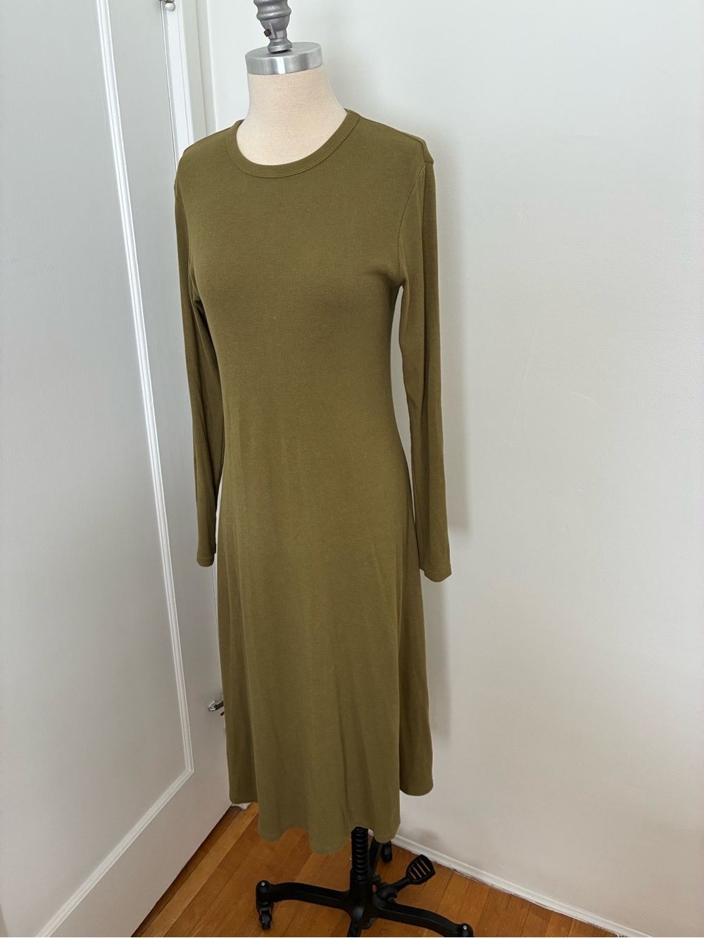 Uniqlo Olive Green Long-Sleeve Midi Dress